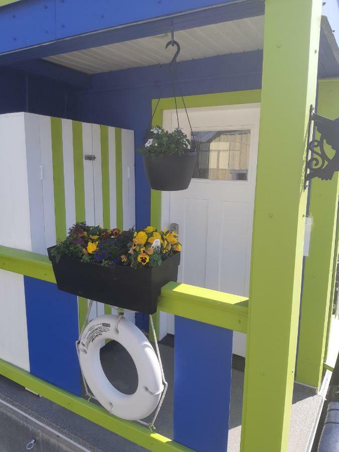 A Float Home B&B In Fisherman'S Wharf Вікторія Екстер'єр фото