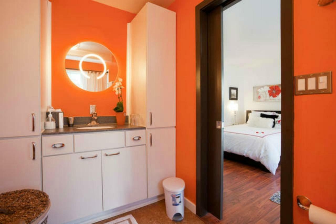 A Float Home B&B In Fisherman'S Wharf Вікторія Екстер'єр фото