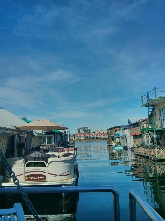 A Float Home B&B In Fisherman'S Wharf Вікторія Екстер'єр фото